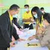 ส่งมอบหีบวัสดุอุปกรณ์ให้กับคณะกรรมการประจำหน่วยเลือกตั้ง